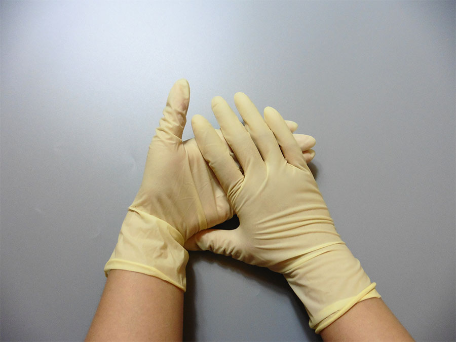 乳胶手套表面用氯化钠处理后再用水洗了烘干变白怎么解决